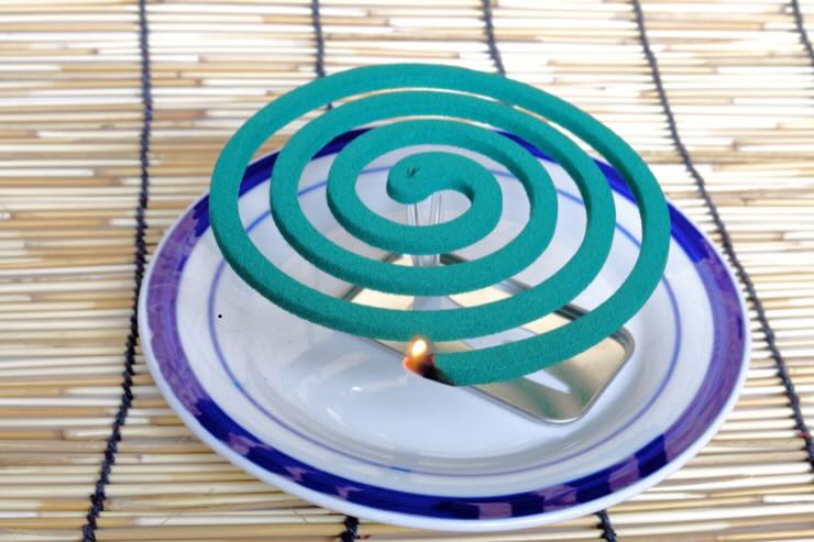 spirale di incenso che brucia